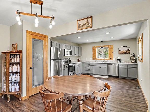 3rd image of 305 Oak Ave SE