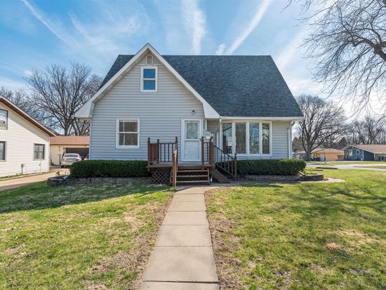700 W 4th St, Pella, IA 50219