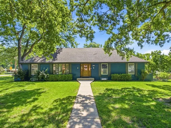 9501 Canterbury St, Overland Park, KS 66206