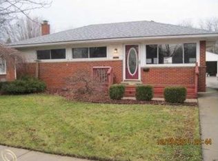 29330 Aspen Dr, Flat Rock, MI 48134