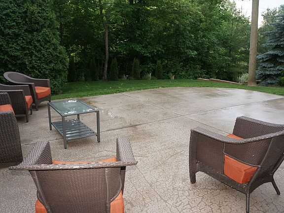 Private Wooded Yard