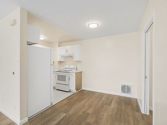 5th image of 455 Warren Dr #10