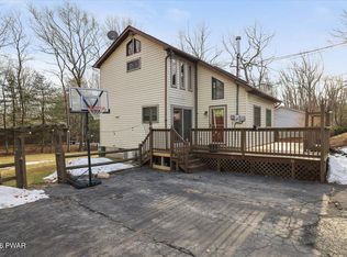 144 Basswood Dr, Dingmans Ferry, PA 18328