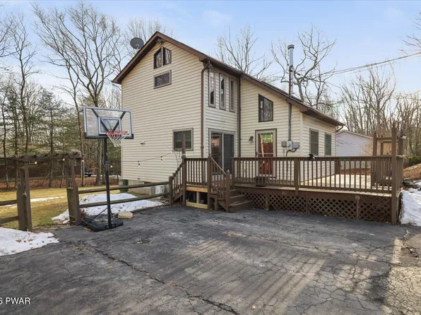 144 Basswood Dr, Dingmans Ferry, PA 18328