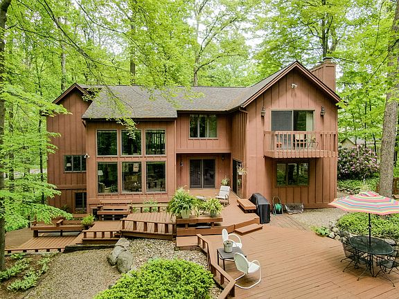 3rd image of 6537 Wyndham Dr