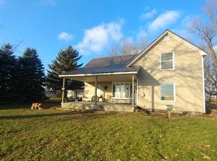 6917 E Adams Rd, Breckenridge, MI 48615