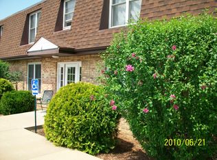 8 Fiedler Cir APT 302, Fenton, MO 63026