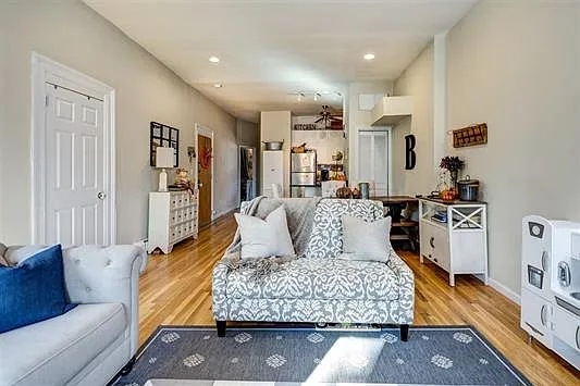 2 bed, 1.0 bath, $4,000 — Photo 3