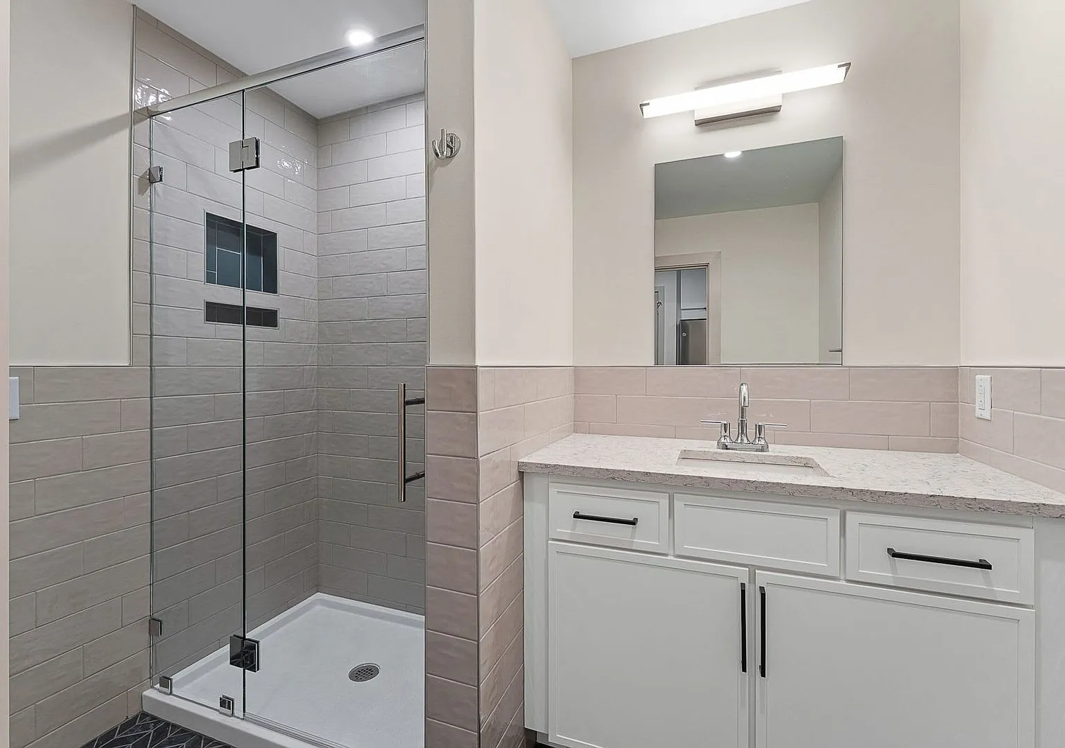 Bank Street Apartments at Burlington Square — Photo 4