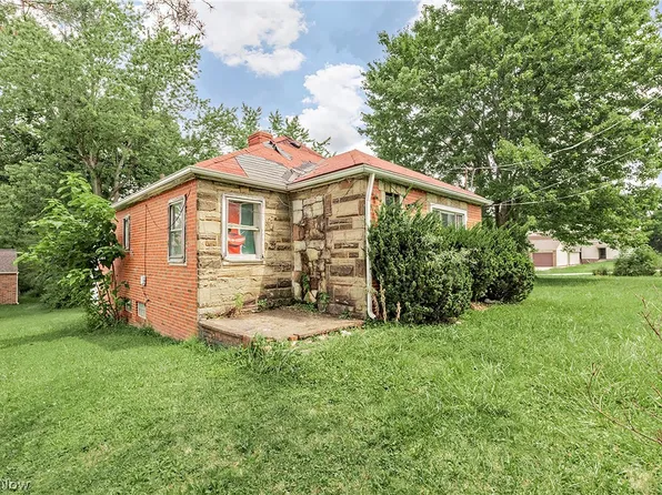 16725 Findlay St, Chagrin Falls, OH 44023