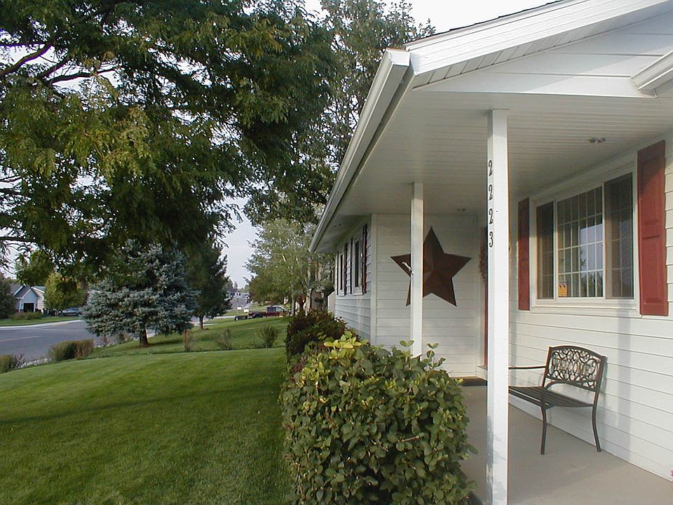 2nd image of 2223 Saint Andrews Dr