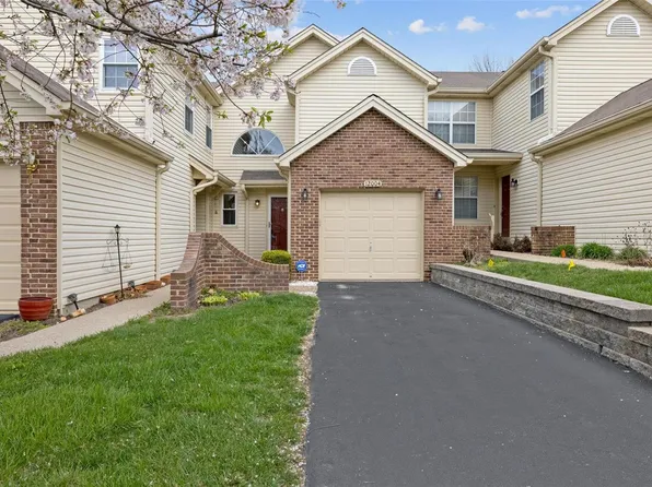 12004 Autumn Lakes Dr, Maryland Heights, MO 63043