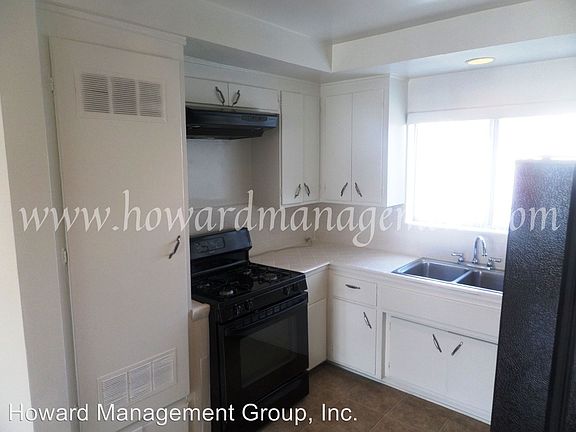 4th image of 2104 Ocean Park Blvd APT 2