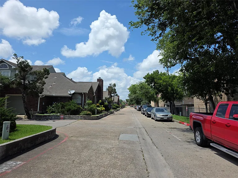 67 E Park West Dr — Photo 2
