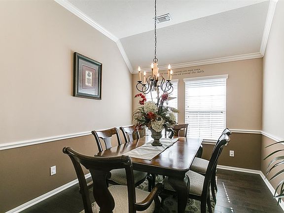 5th image of 2911 Chinaberry Park Ln