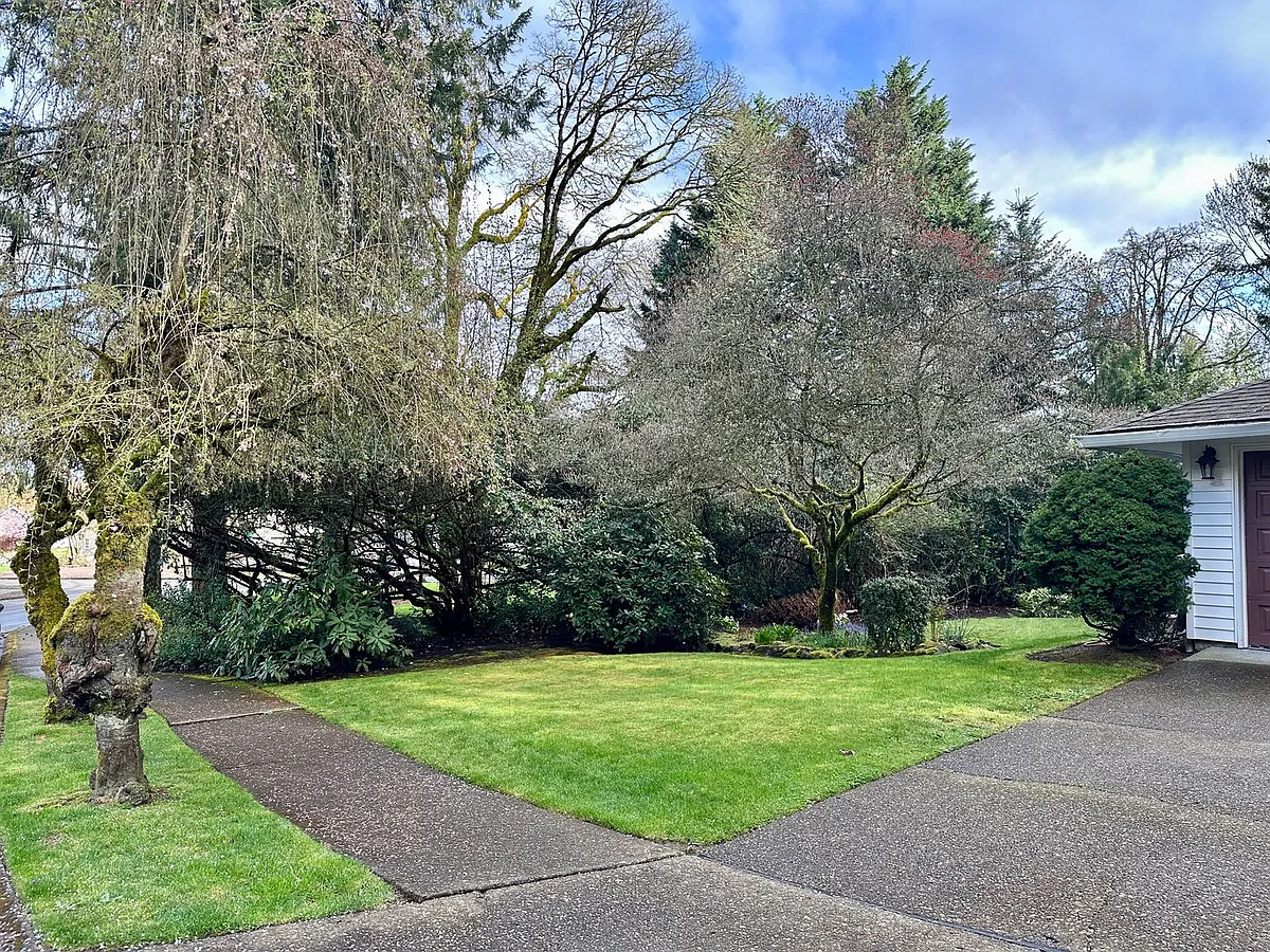 Building Photo - 9996 SW Coquille Dr