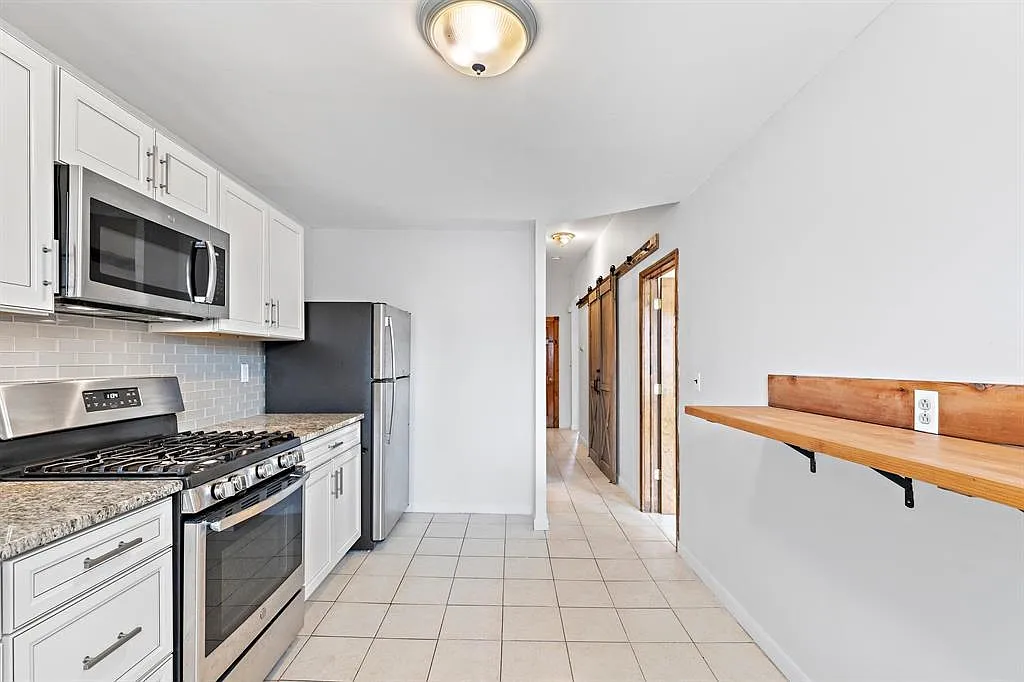 Building Photo - 221 Angelique St #2