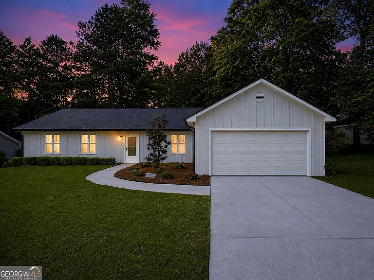 202 Kentwood Dr — Photo 1
