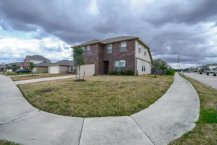 2nd image of 1002 Cascadera Ct