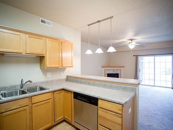 3rd image of 480 N Madison Ave Unit 2