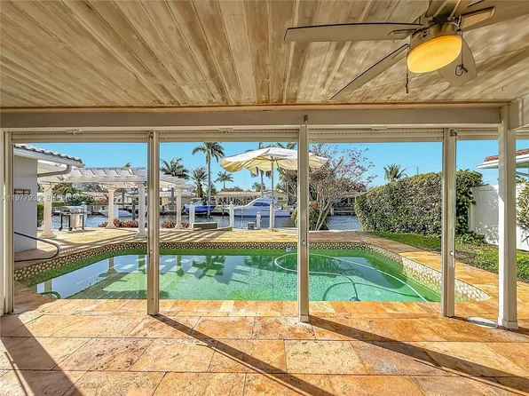 2770 NE 8th Ct, Pompano Beach, FL 33062