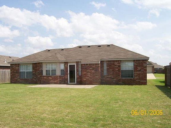 Large backyard. Lawn and patio