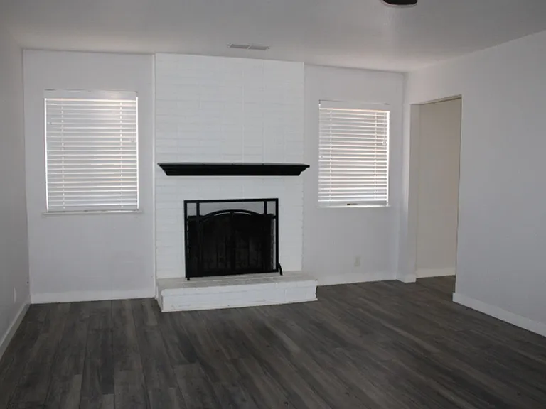 130 Aster Ct — Photo 2