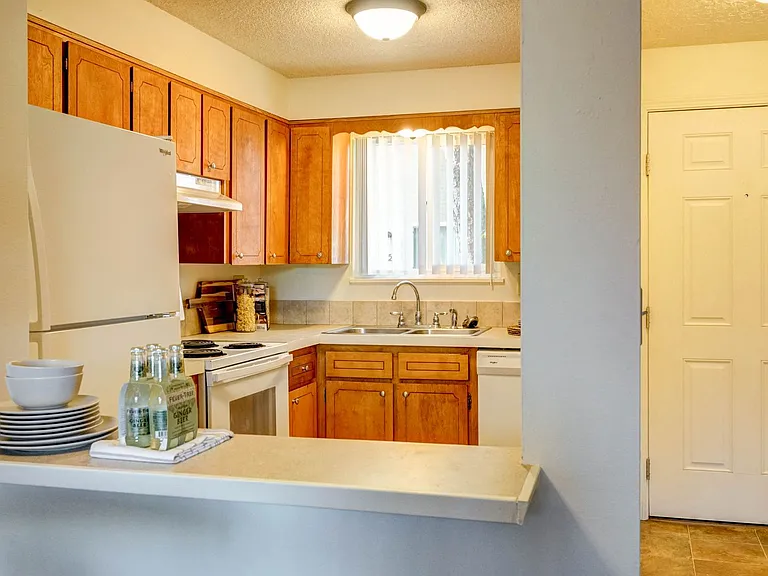 Spacious and immaculate townhomes! — Photo 16