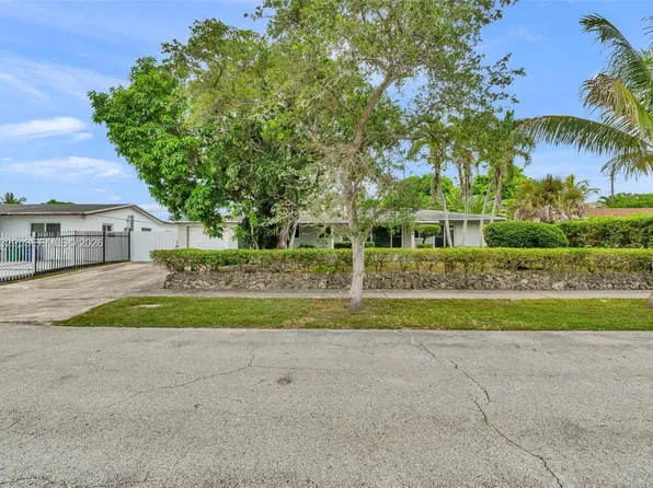 9921 SW 165th Ter, Miami, FL 33157
