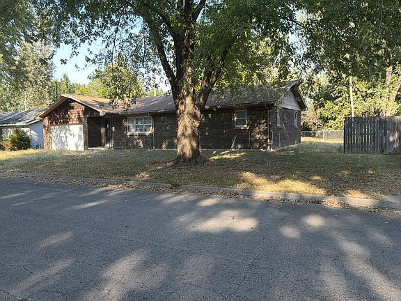 2nd image of 712 S 33rd St
