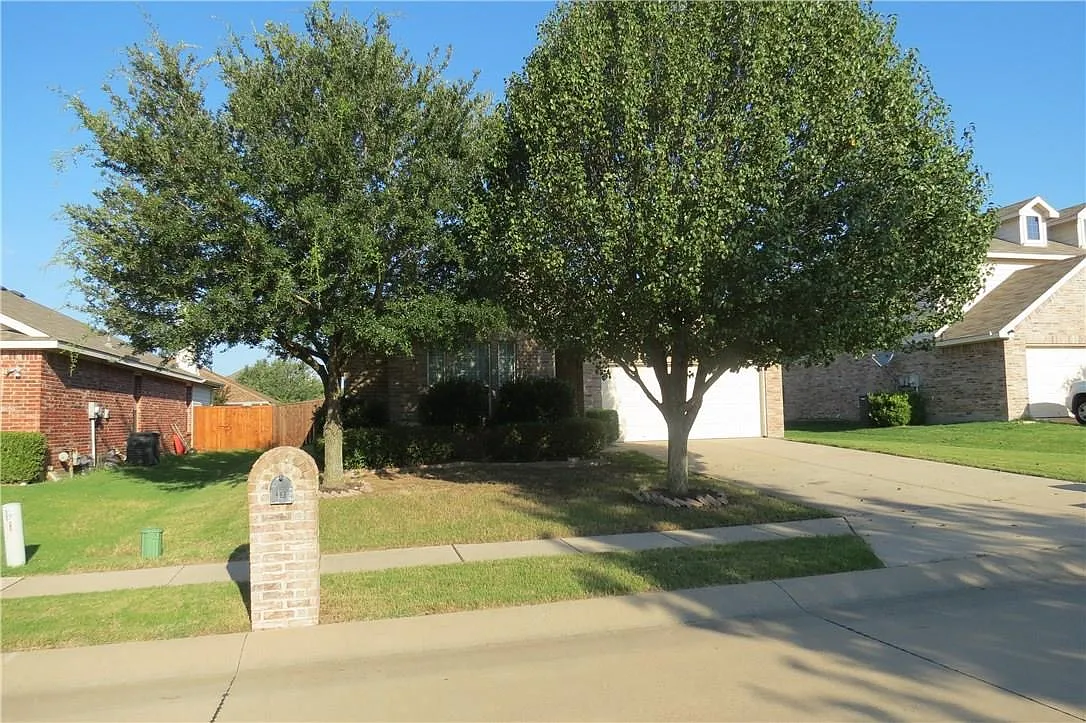 3 bed, 1411 sqft, $2,095 — Photo 3