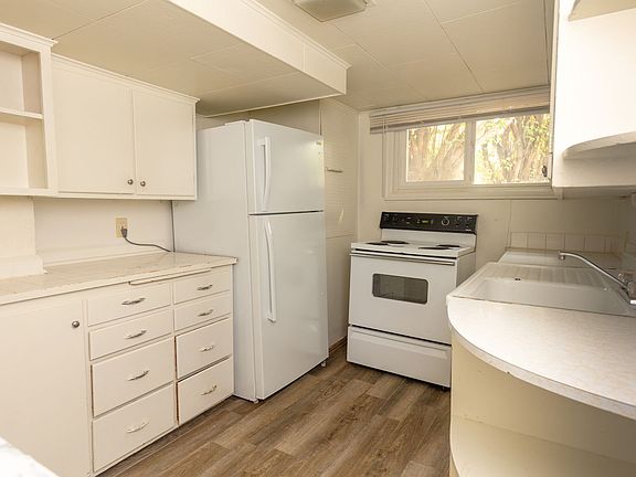 3rd image of 226 N Line St APT 5