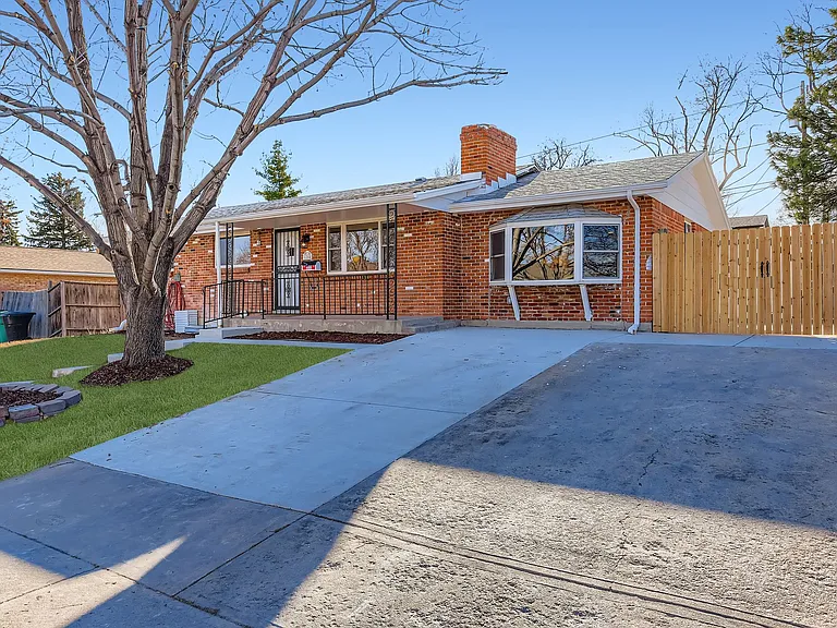 4264 W Radcliff Ave — Photo 5