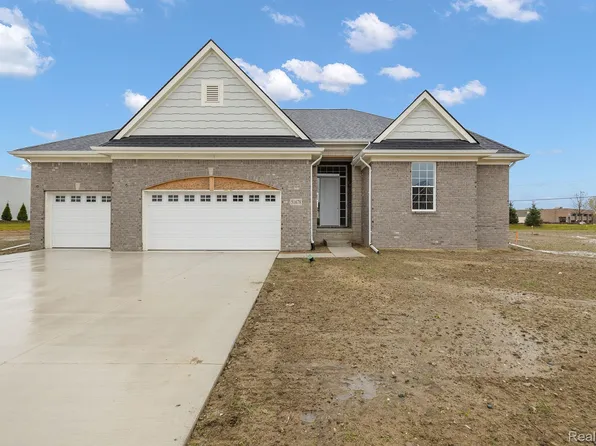 51678 Creek View Dr, New Baltimore, MI 48051