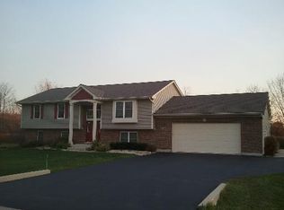 5215 W Valley Dr, Richmond, IL 60071