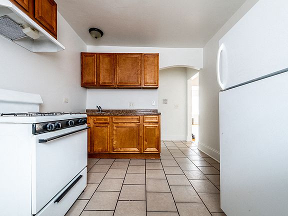 5th image of 7800 S Kingston Ave #7806-2