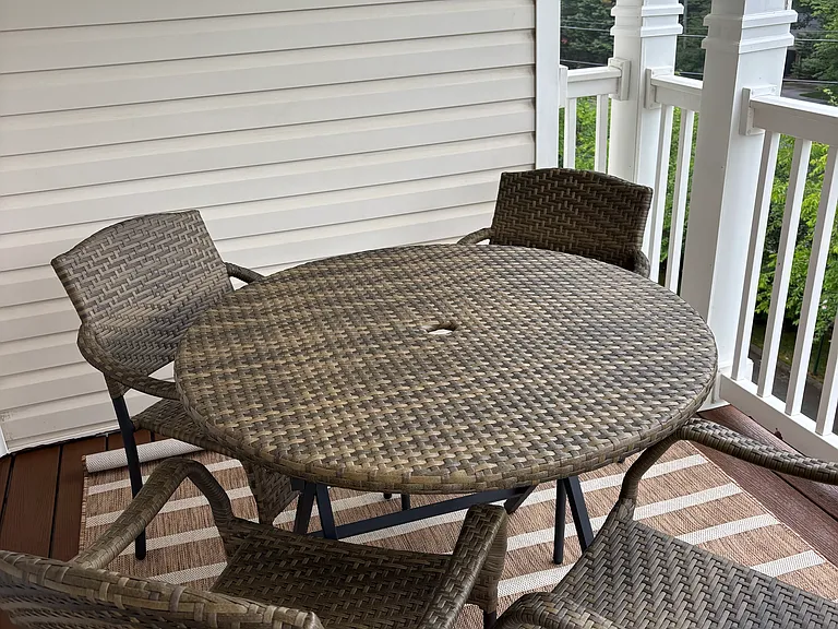 deck seating for 4