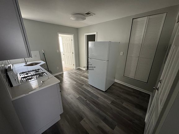 4th image of 3730 N 16th St #3