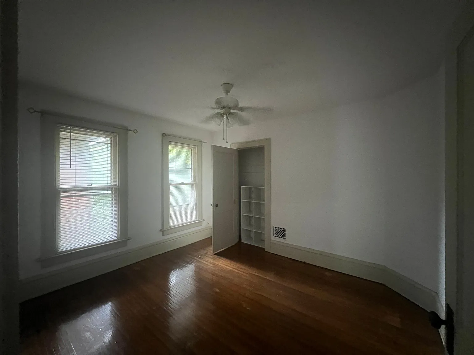 3 bed, 3412 sqft, $2,050 — Photo 3