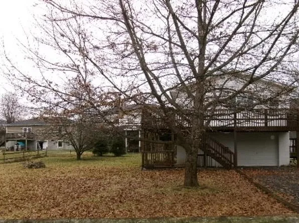 116 8th St, Rainelle, WV 25962