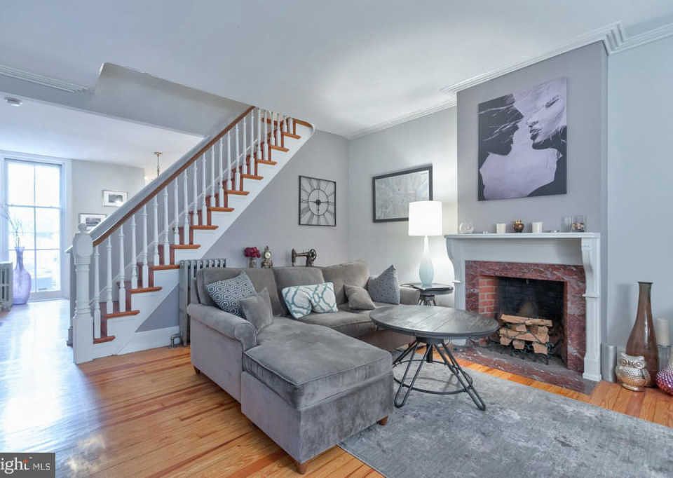 1st image of 827 N Beechwood St