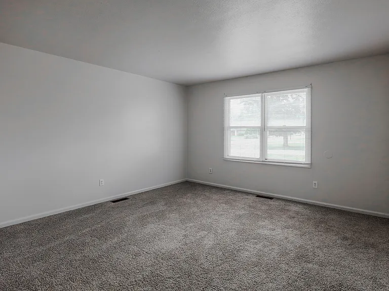 Tippecanoe Drive Apartments — Photo 15