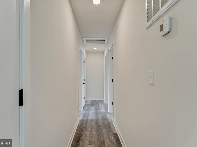 19 Carol St — Photo 15