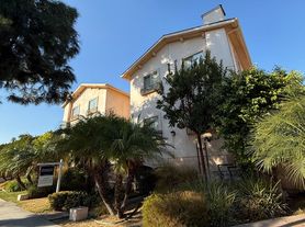 17311 Chatsworth St, Granada Hills, CA