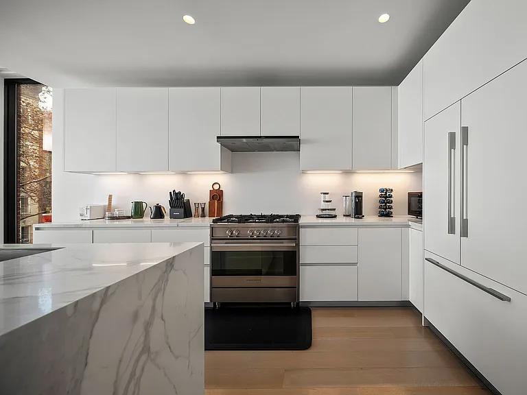 460 W 44th St #3 — Photo 8