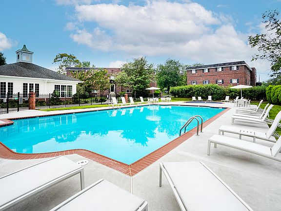 Access to Norris Hills Pool