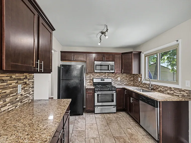 22282 E Schafer St — Photo 6
