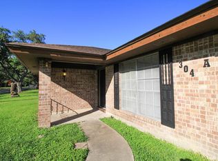 304A Westwood Dr, Victoria, TX 77901