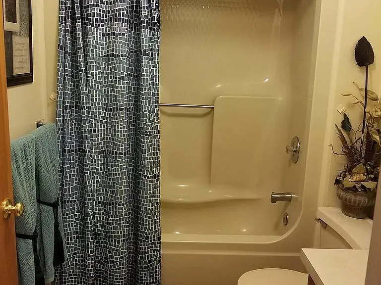 21B Rosemont Ct — Photo 2