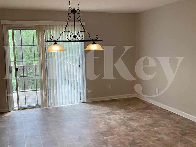 341 Hill Crest Cir — Photo 5